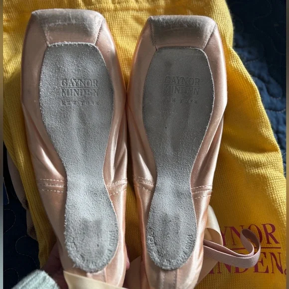 Used Gaynor Minden and Ariel Pink Pointe Shoes - Picture 3 of 11